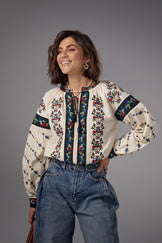 Жіноча вишиванка із зав'язками та вставками макраме