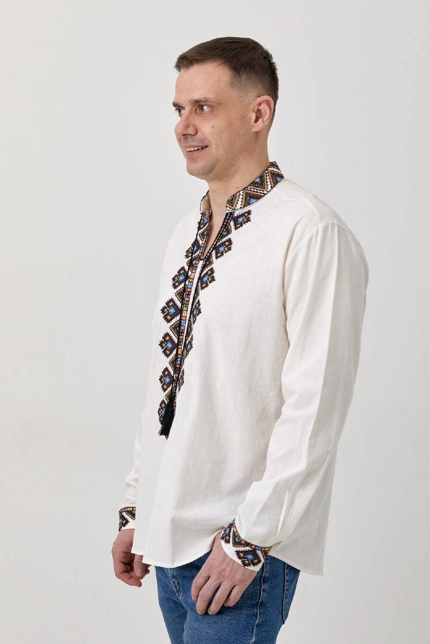 Парний набір вишиванок з орнаментом