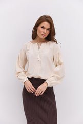 Світло-бежева вишиванка з молочним орнаментом