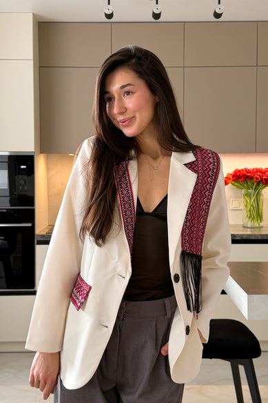 Жіночий жакет з етно орнаментом