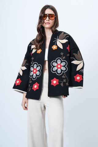 Жіночий подовжений жакет з вишивкою