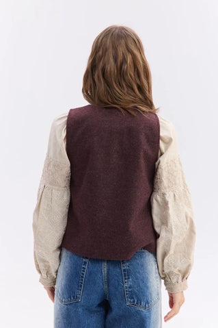 Жіночий жилет з орнаментом