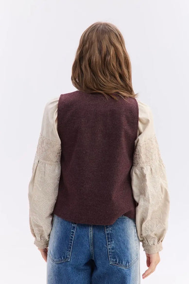 Жіночий жилет з орнаментом