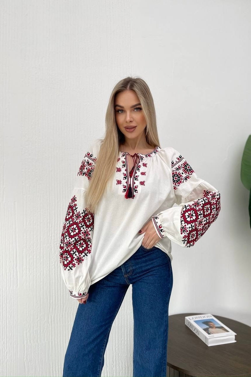 Вишиванка з традиційним орнаментом
