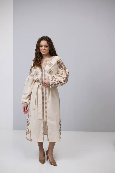 Жіноча вишита сукня з поясом