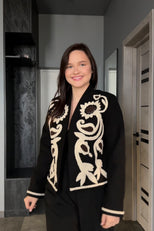 Жіночий жакет з вишивкою «Соняхи» чорний