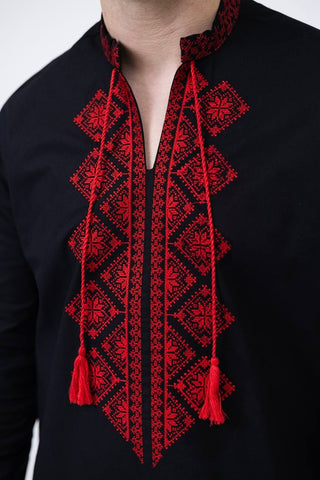 Чоловіча чорна вишиванка з червоним орнаментом