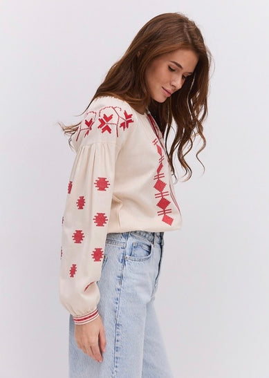 Світло-бежева вишиванка з червоним орнаментом