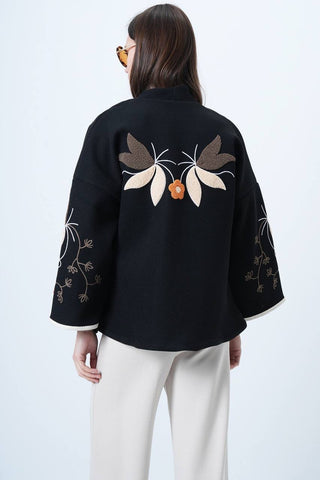 Жіночий подовжений жакет з вишивкою