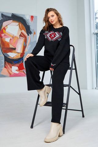 В'язаний жіночий комплект джемпер і штани рівного крою