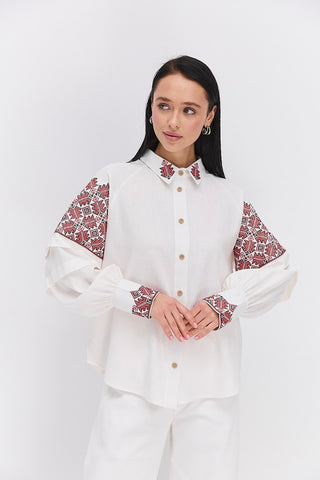 Жіноча сорочка-вишиванка молочна з геометричними візерунками