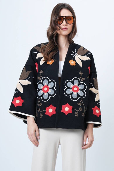 Жіночий подовжений жакет з вишивкою