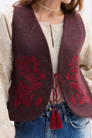 Жіночий жилет з орнаментом