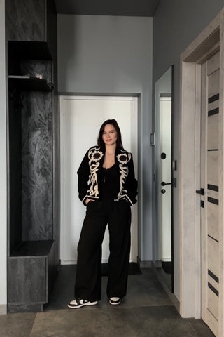 Жіночий жакет з вишивкою «Соняхи» чорний