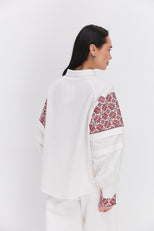 Жіноча сорочка-вишиванка молочна з геометричними візерунками