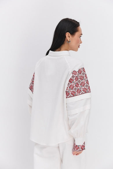 Жіноча сорочка-вишиванка молочна з геометричними візерунками