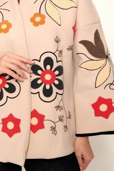 Жіночий подовжений жакет з вишивкою