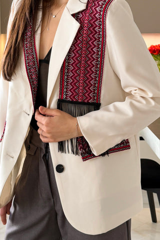 Жіночий жакет з етно орнаментом
