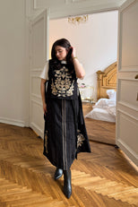 Чорна спідниця з вишивкою
