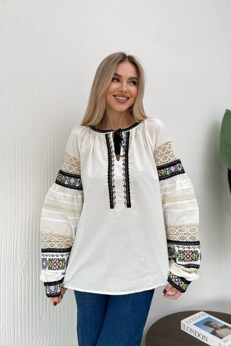 Біла вишита сорочка Гармонія