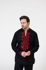 Чоловіча чорна вишиванка з червоним орнаментом