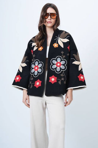 Жіночий подовжений жакет з вишивкою