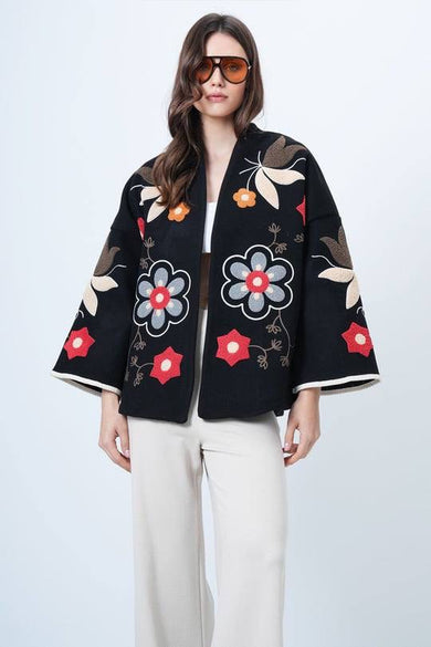 Жіночий подовжений жакет з вишивкою