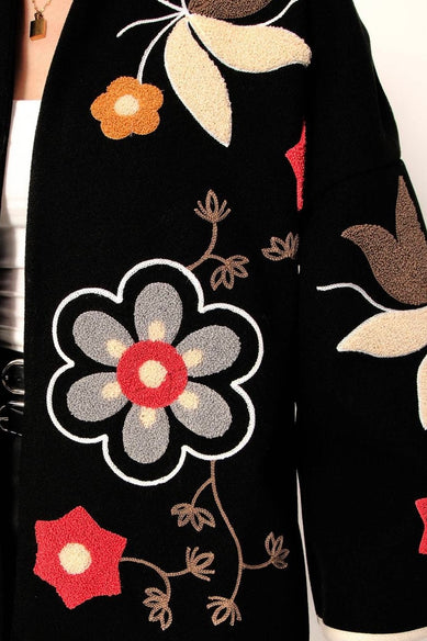 Жіночий подовжений жакет з вишивкою