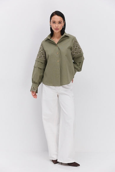 Жіноча сорочка-вишиванка хакі з геометричними візерунками