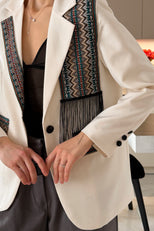 Жіночий жакет з етно орнаментом