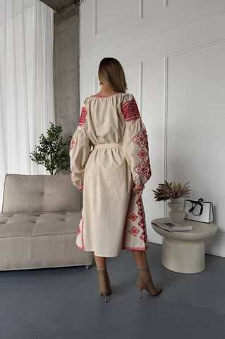 Жіноча вишита сукня міді з поясом у бежевому кольорі