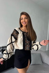 Жіноча бежева вишиванка з орнаментом