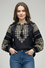 Жіноча чорна вишиванка з етнічним золотим візерунком