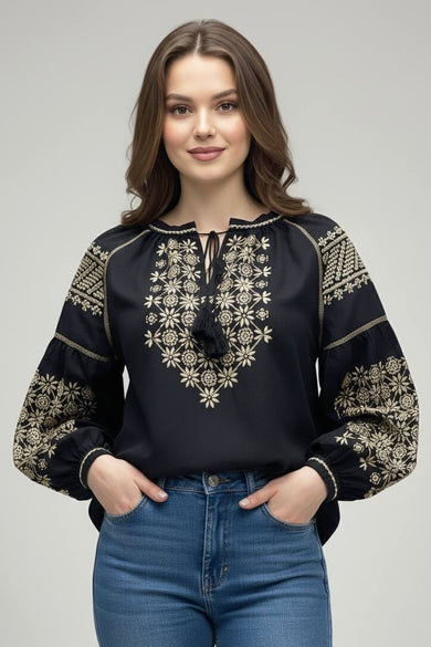 Жіноча чорна вишиванка з етнічним золотим візерунком
