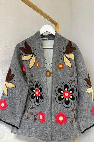 Жіночий подовжений жакет з вишивкою