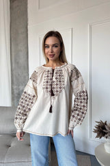 Жіноча вишиванка з геометричним орнаментом