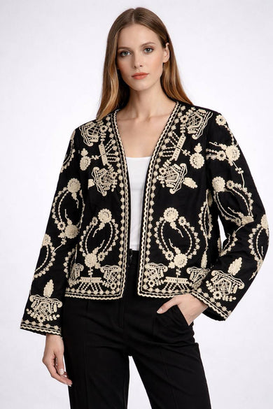 Чорний жакет з молочною вишивкою