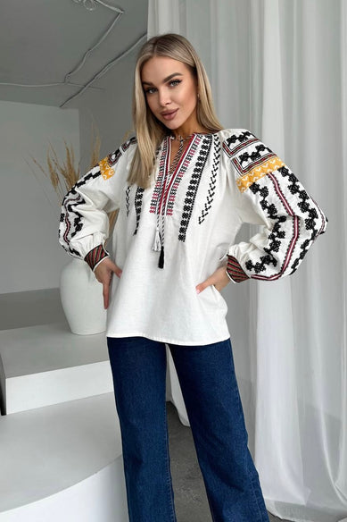 Жіноча вишиванка із зав'язками