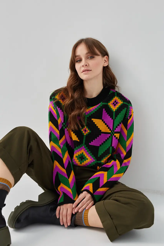 Яскравий светрик з орнаментом