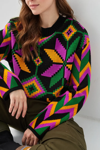 Яскравий светрик з орнаментом